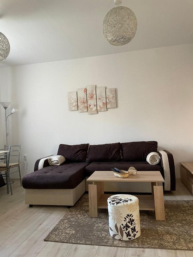 Apartmani Marija Zemun Zemun Polje Екстериор снимка