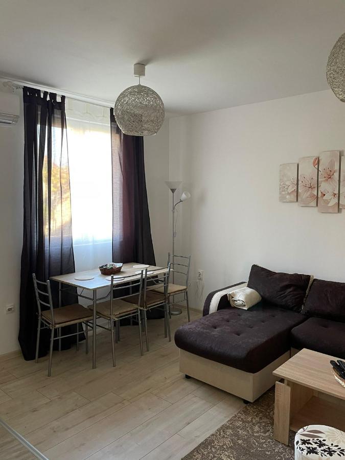 Apartmani Marija Zemun Zemun Polje Екстериор снимка