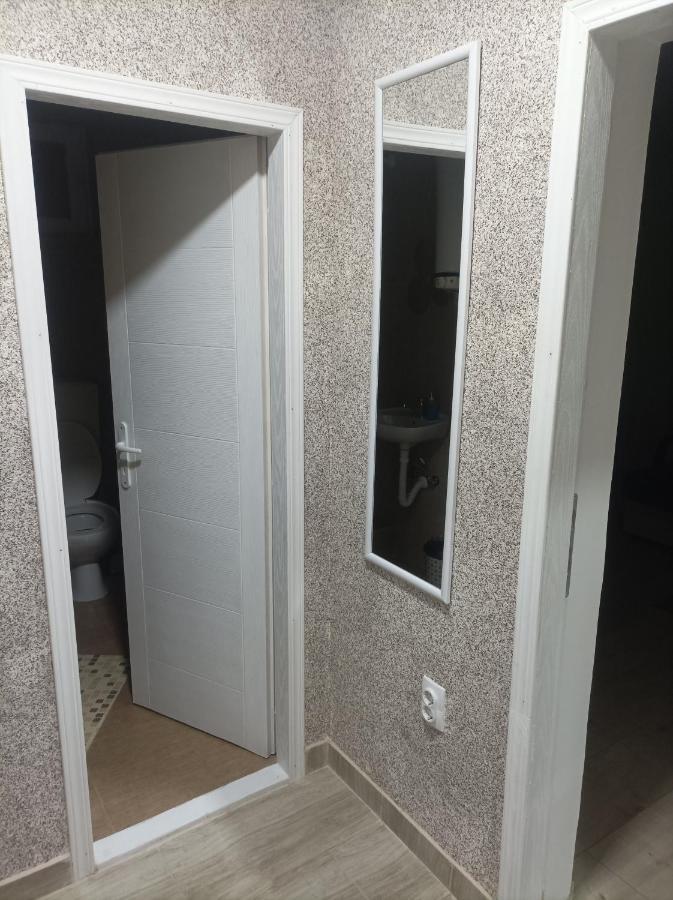 Apartmani Marija Zemun Zemun Polje Екстериор снимка